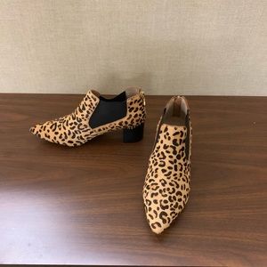 Bettye Muller Concept Leopard Booties Sz 6